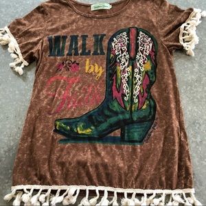 Southern Grace Southwestern Flair T-Shirt. SZ SM